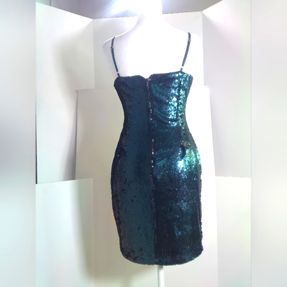 Lulu's Woman's Emerald Green Sequins Body Con Mini Dress Size S - Picture 6 of 8